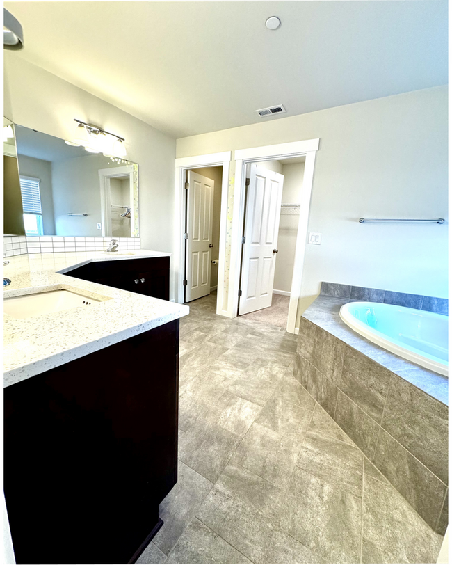 Building Photo - Charming 4-Bedroom Home in the Heart of University Place