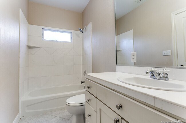 Building Photo - MONTE VISTA TOWNHOME