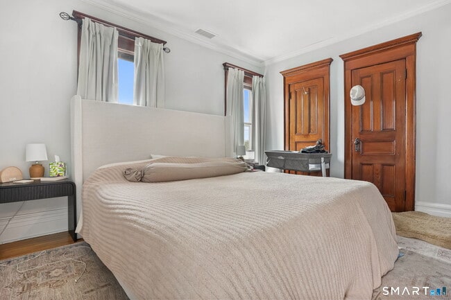 Building Photo - 8 Quintard Ave