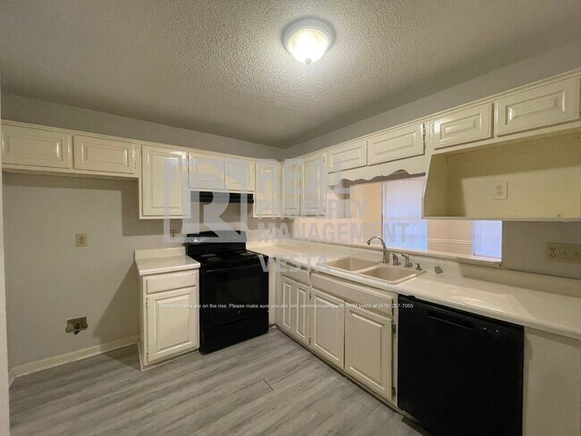Building Photo - 1100 Will Scarlet Way