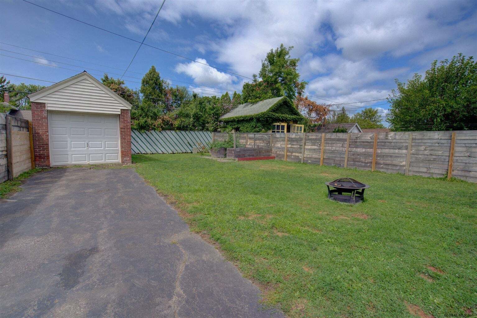 Building Photo - 40 Betwood St