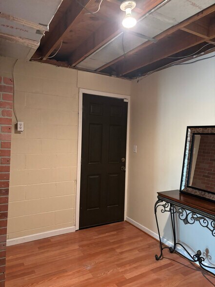 Building Photo - 1700 Sonia Dr