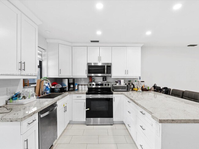 Building Photo - 3400 Emerald Oaks Dr