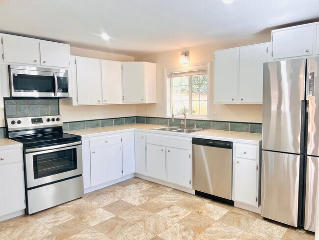 Building Photo - Must See Stunning Updated 3BR/2BA Home Available Now!