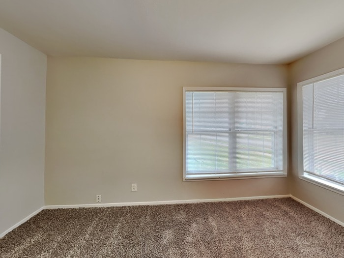 Building Photo - 1628 Canterbury Cir