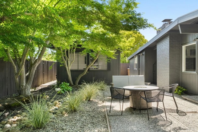 Building Photo - Mid-century Modern Home w/In-law