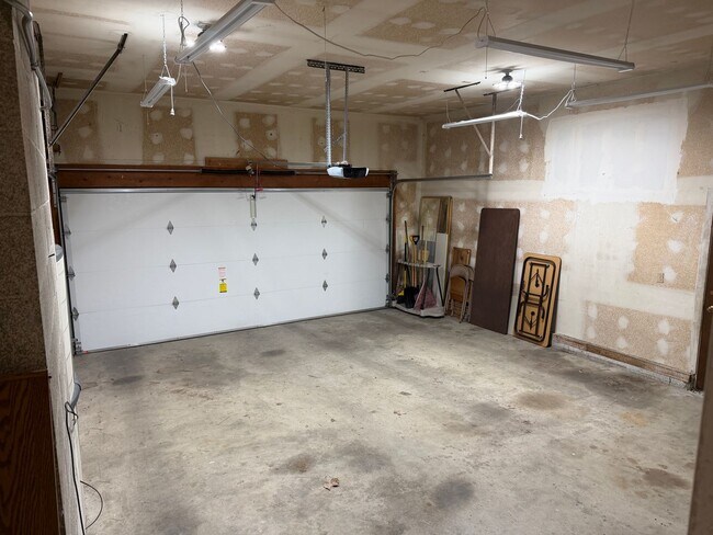 Building Photo - 727 S Basalt St