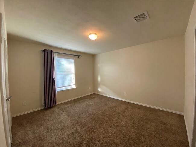 Building Photo - 24615 Forest Canopy Dr