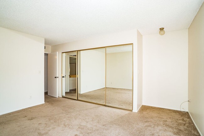 Building Photo - Great 2-bedroom condo in San Marcos availa...