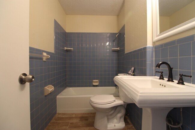 Building Photo - 3303 Brookbend Dr