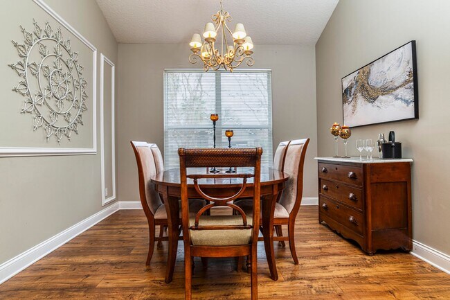 Building Photo - Spacious 4BR Retreat w/ Fenced Yard + Resort Amenities