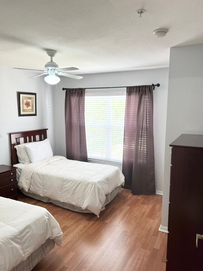 Building Photo - Fully Furnished 4 Bedroom 3 Bath Townhome ...
