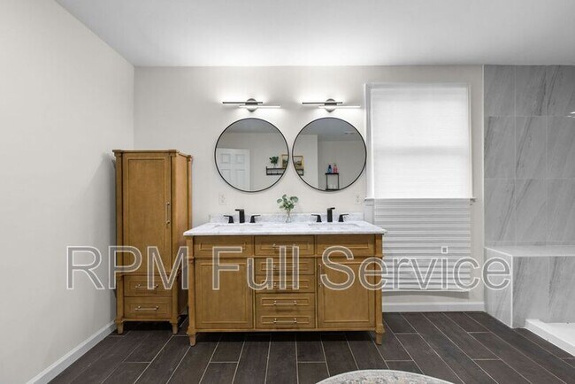 Building Photo - 1025 42nd Ave N