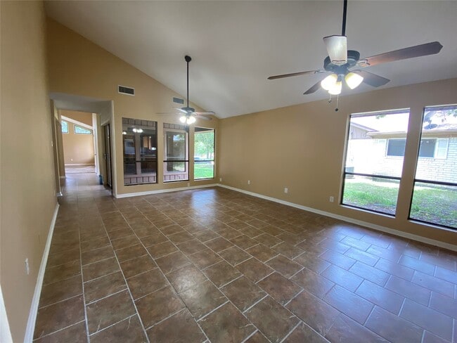 Building Photo - 24600 Darkwood Ct