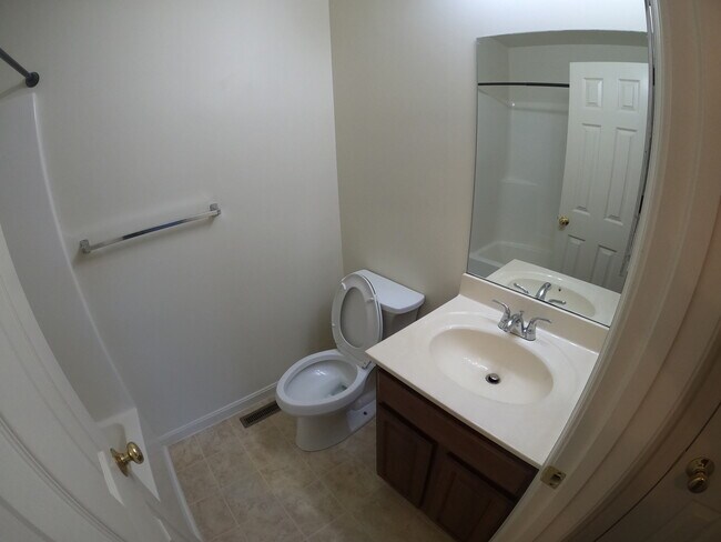 Building Photo - 2121 Quail Hollow Dr