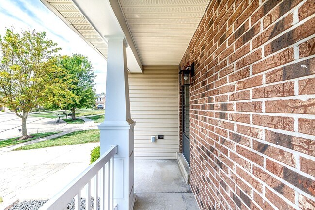 Building Photo - Gorgeous Updated 3 Bed 3 Bath Home Garage