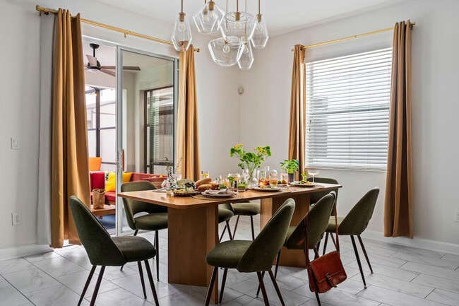 Building Photo - 4736 Sleepy Hollow Dr