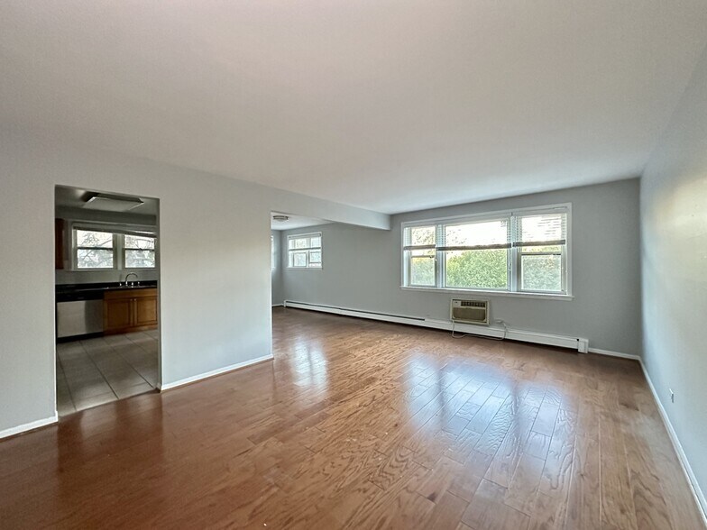 Building Photo - 8644 Skokie Blvd