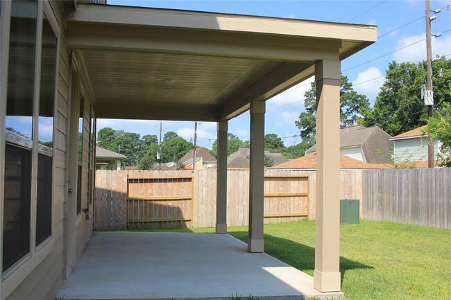 Building Photo - 4006 Shady Palmetto Dr