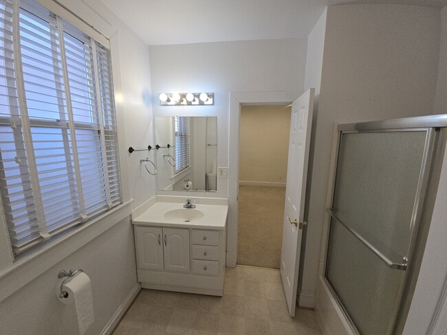 Building Photo - 621 W Princess Anne Rd