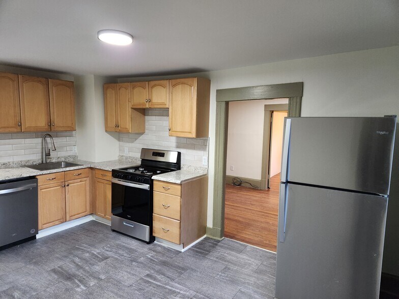 Building Photo - 4 Lawn Ave