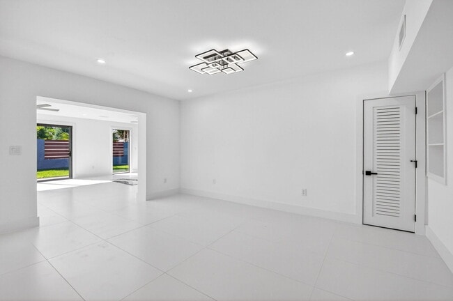 Building Photo - 1410 Beta Ct N