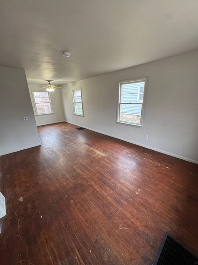 Building Photo - 1341 Fay Dr