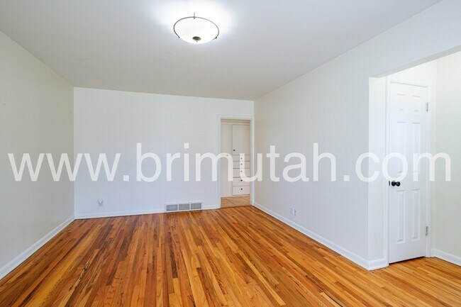 Building Photo - 30 W 1100 S