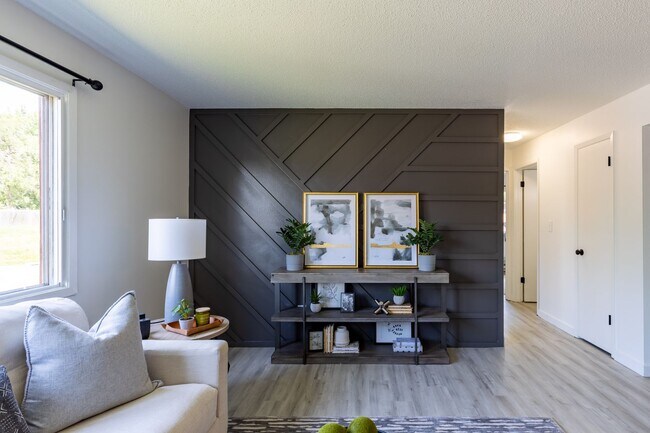 Building Photo - The Oaks | Deluxe 1 Bedroom Unit