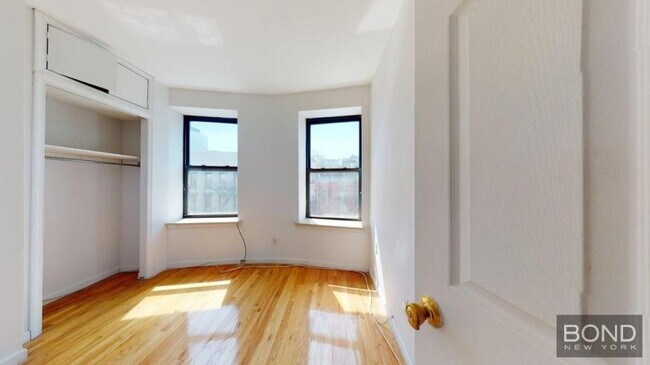 Building Photo - 3 bedroom in Manhattan NY 10003