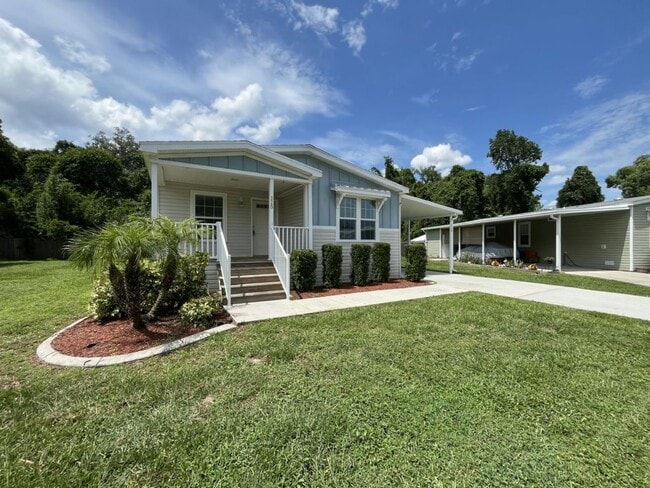 Building Photo - 115 Poinsettia Dr