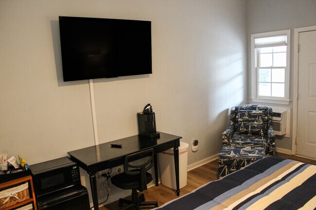 Building Photo - 125 Royal Poste Rd