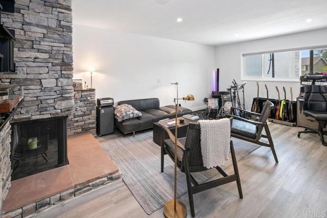 Building Photo - 6073 Avenida Chamnez