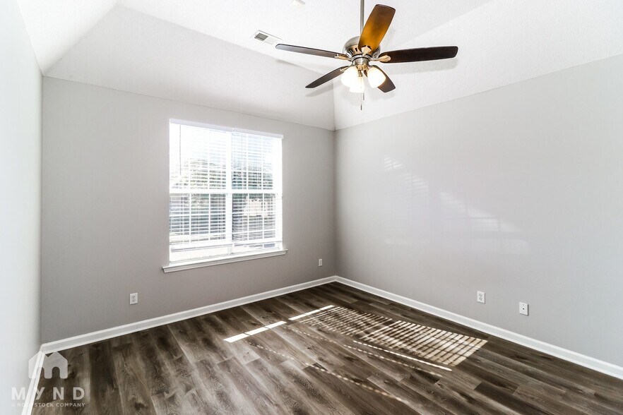 Building Photo - 10182 Sterling Ridge Dr