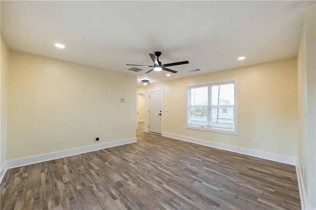 Building Photo - 42 Arnold Rd