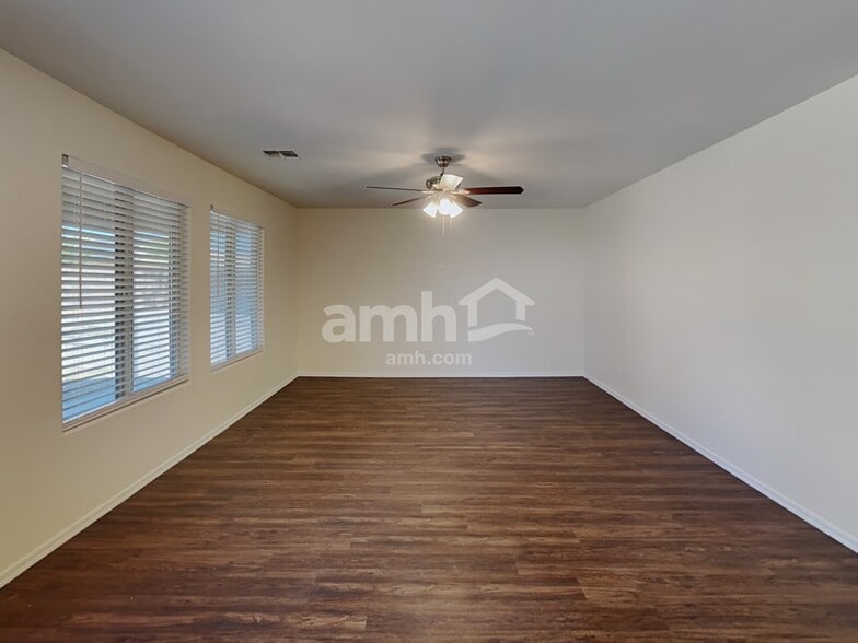 Building Photo - 3806 S 186th Dr