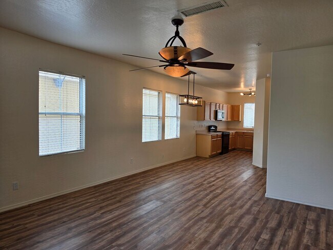 Building Photo - 907 W Wendy Way