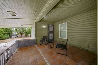 Building Photo - Beautiful historic home only minutes from downtown