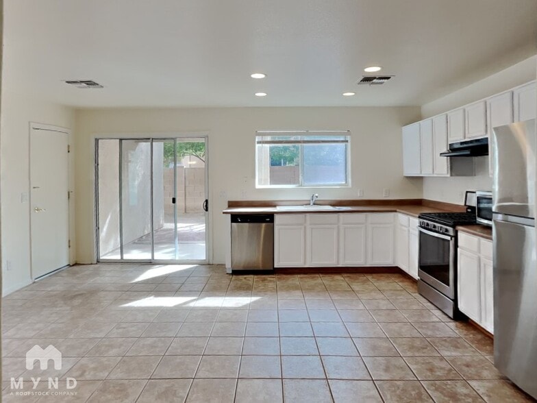 Building Photo - 4230 E Deer Dancer Way