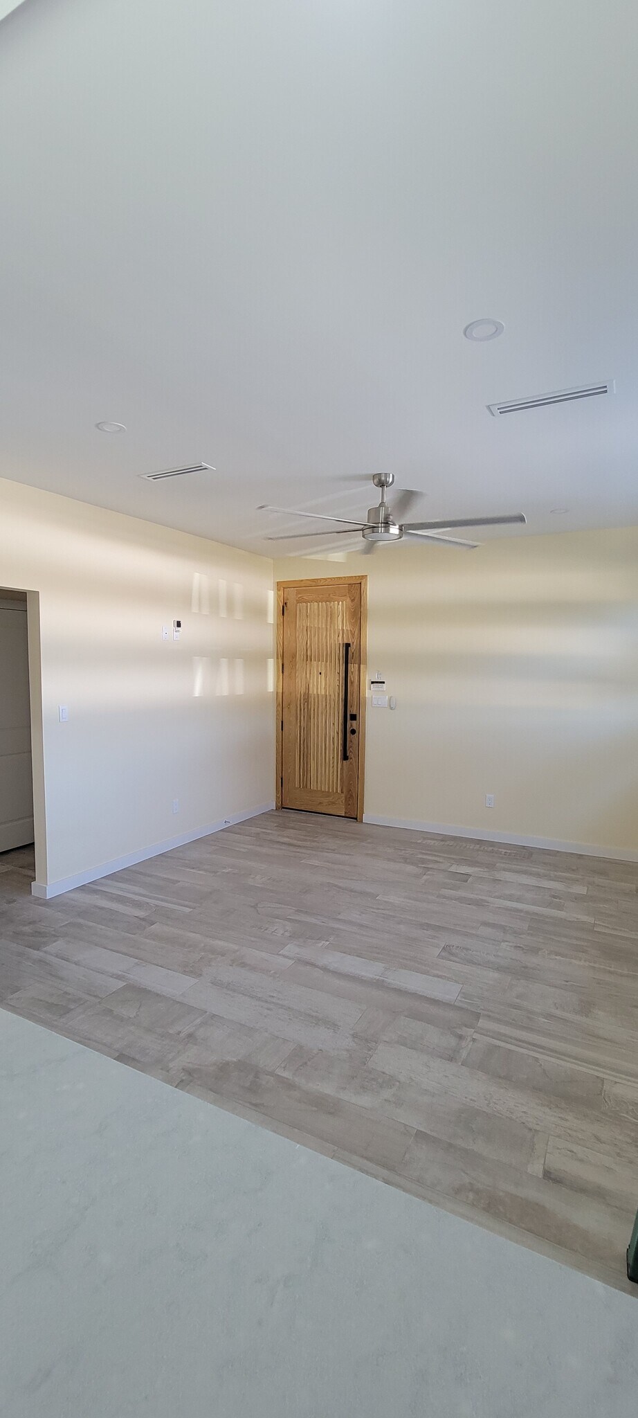 Building Photo - 304 E Rogers Rd