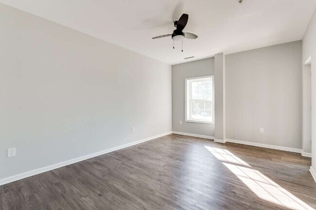 Building Photo - 1420 Ewing Pk Lp