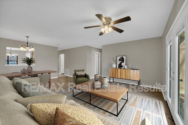 Building Photo - 5 Yates Ln