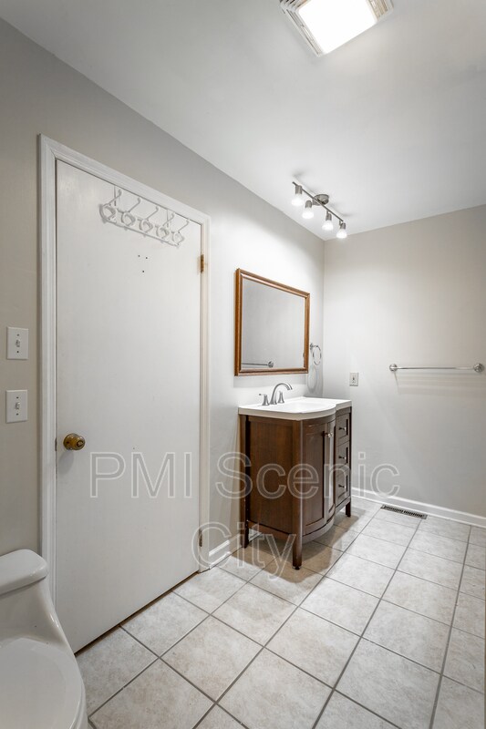 Building Photo - 1602 Rustic Homes Ln