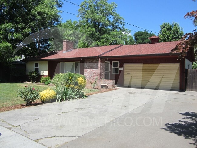 Building Photo - 3-Bed, 1.5-Bath Single-Family Home in the ...