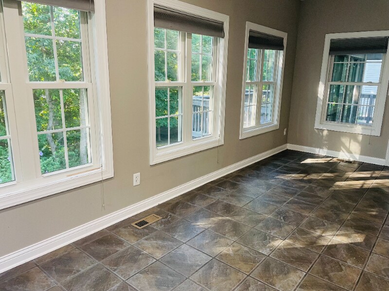 Building Photo - 5670 Honey Locust Dr