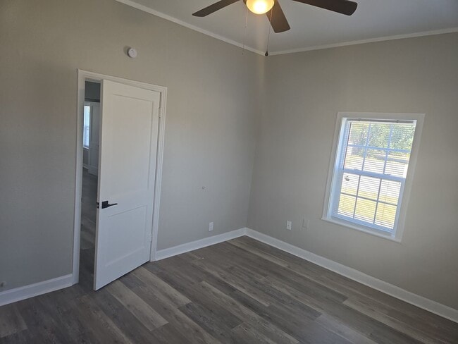 Building Photo - 1949-1949 8th St