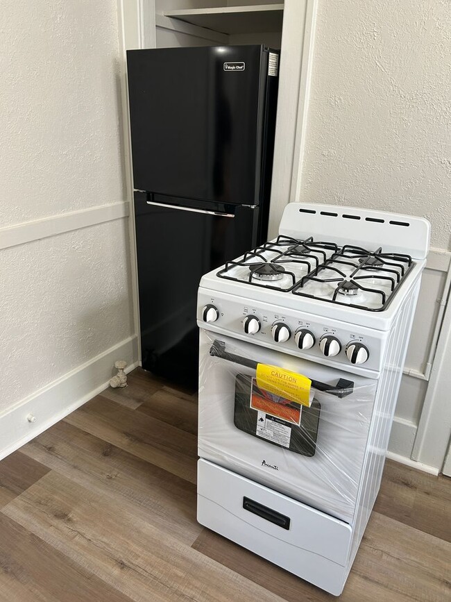 Building Photo - 1 Bedroom, 1 Bathroom with Den on Union St...