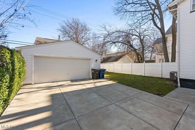 Building Photo - 1643 Lincoln Ave