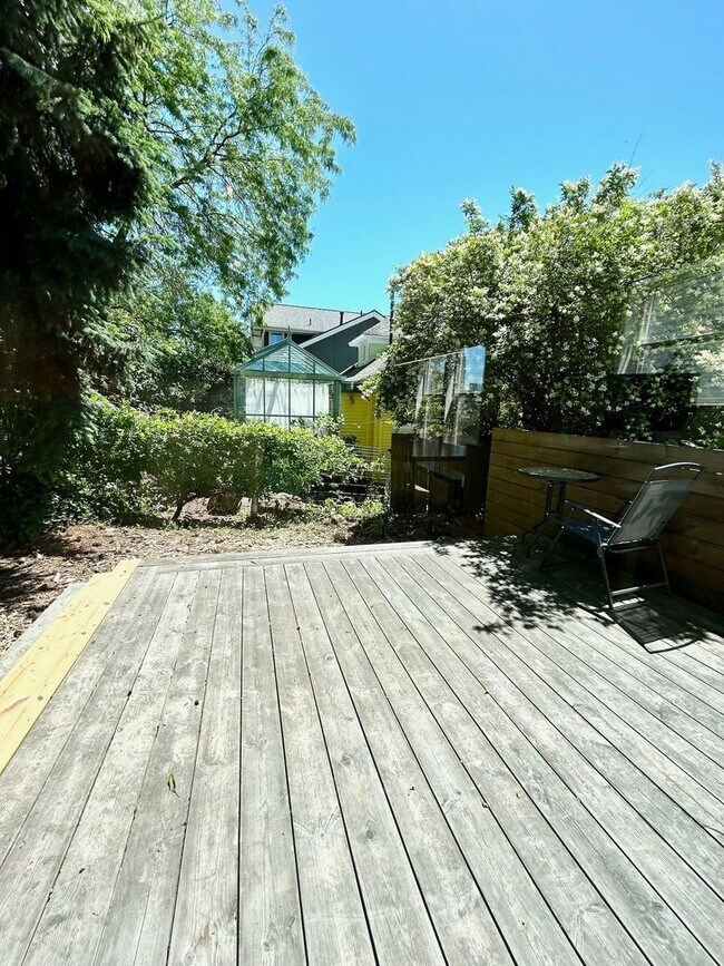 Building Photo - PRAGER DUPLEX