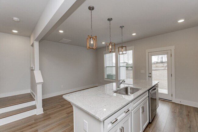 Building Photo - Monte Vista Townhomes